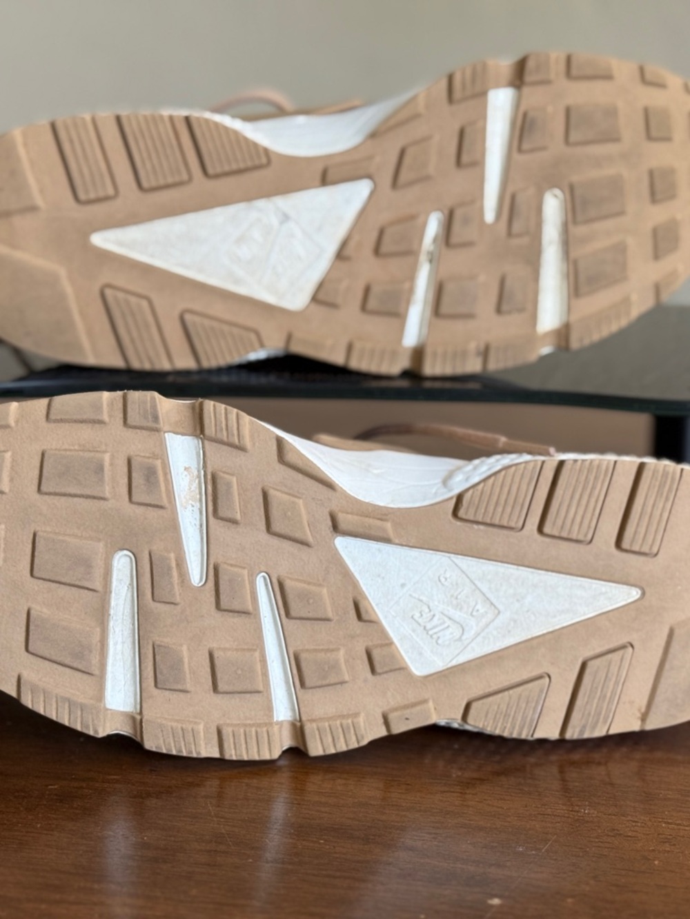 Nike Air Huarache Run Premium 'Bronze' size 10 ladies - Picture 8 of 9